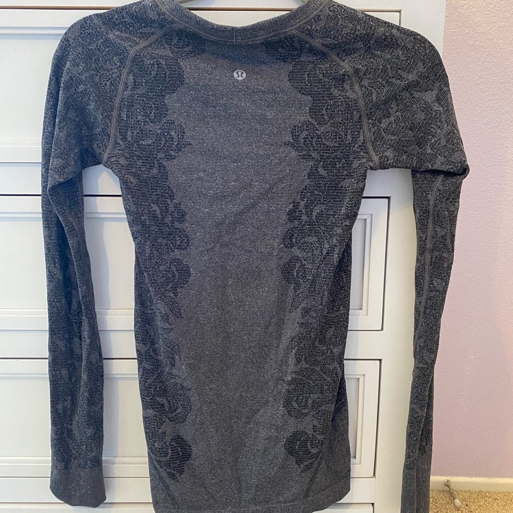 Lululemon Long Sleeve. Size 2. No imperfections.